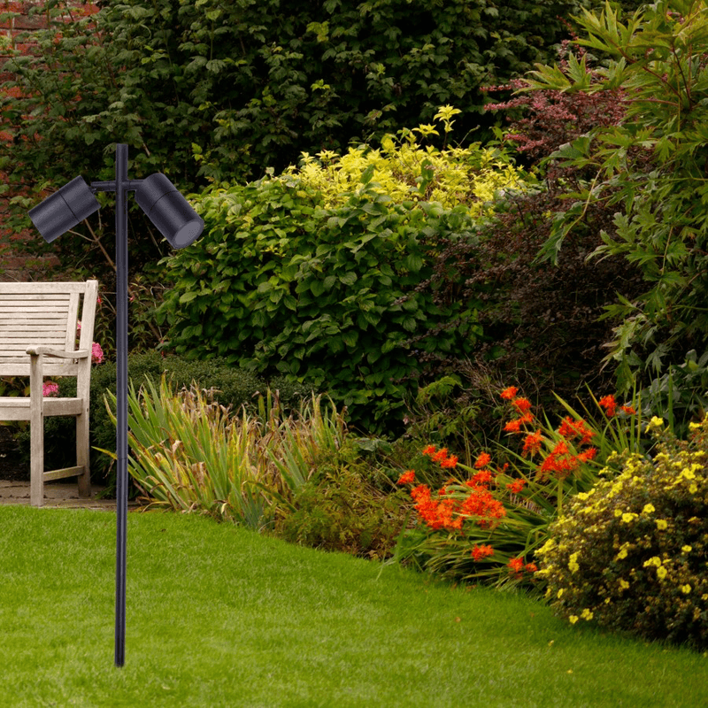 Stubna lampa E-light Norton ML-4036-2G u dvorištu