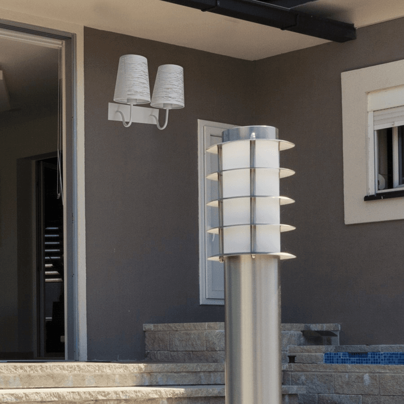 Zidna lampa Casablanca ML1809052B-02 u dvorištu
