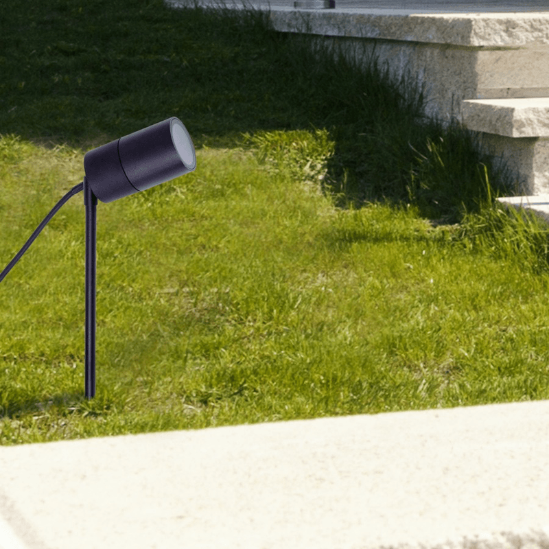 Stubna lampa E-light Norton ML-4035-1G u dvorištu